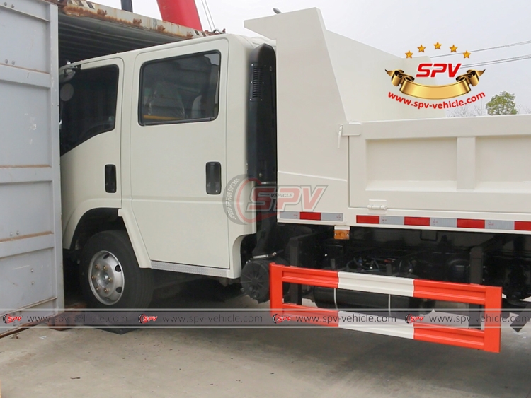 ISUZU Double-cabins Rear Dump Truck Loading Into Container
