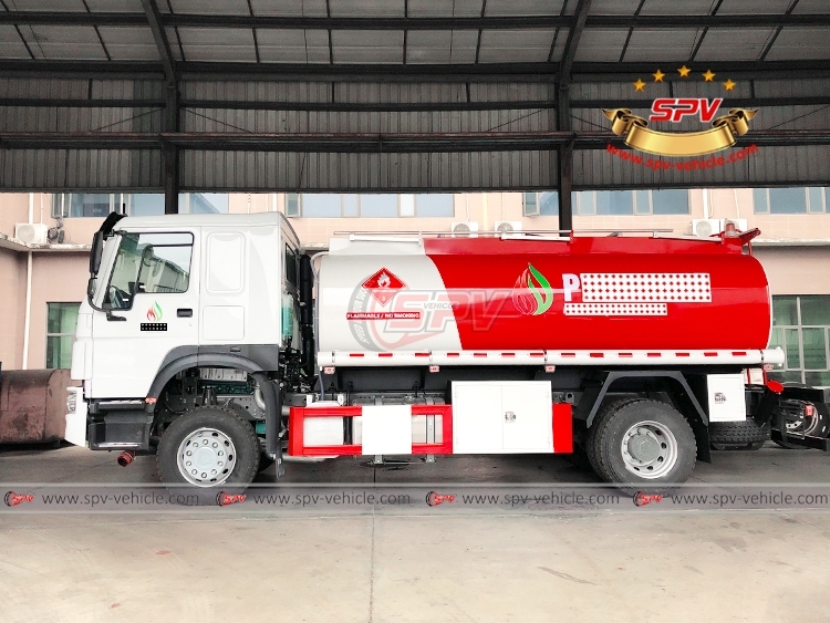 12,000 Liters Mobile Fuel Truck SINOTRUK