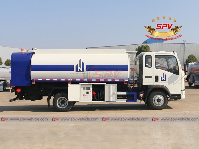 8,000 L Fuel Pump Truck SINOTRUK RHD