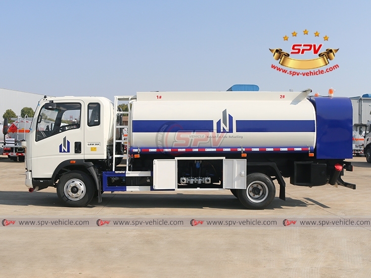 8,000 L Fuel Pump Truck SINOTRUK RHD