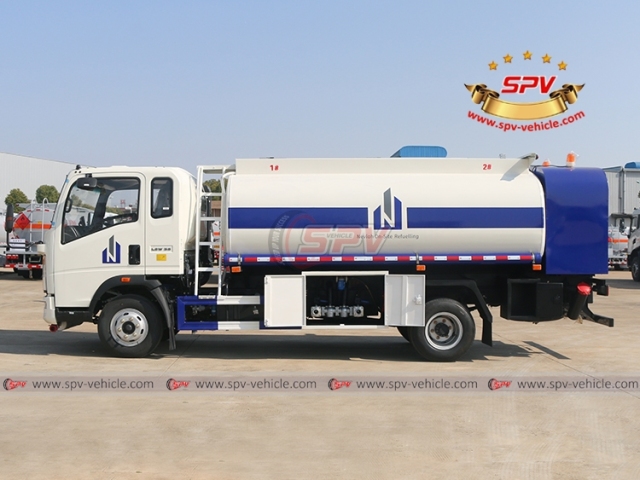 8,000 L Fuel Pump Truck SINOTRUK RHD