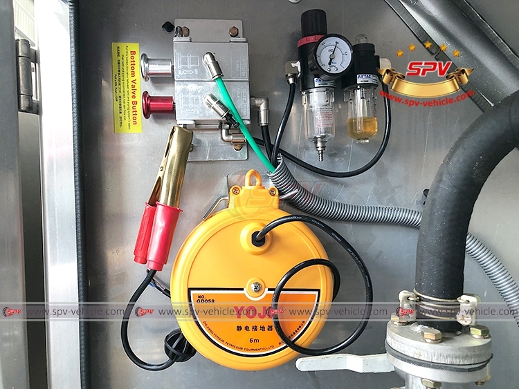 8,000 L Fuel Carrier Truck SINOTRUK