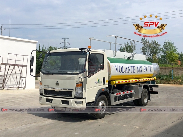8,000 L Fuel Carrier Truck SINOTRUK