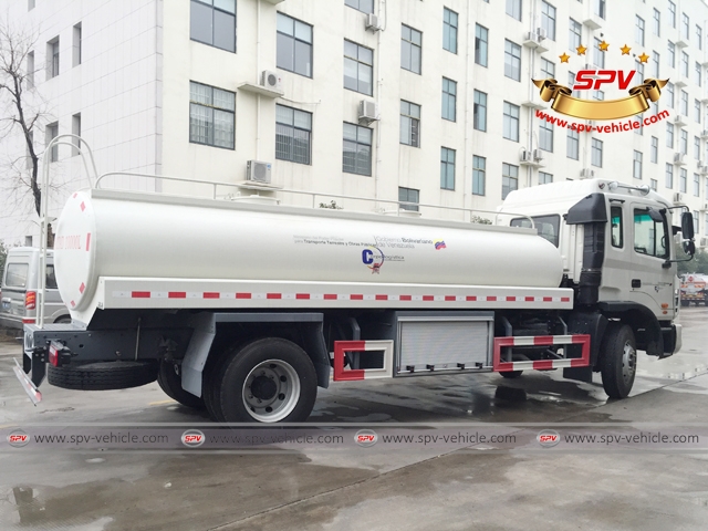 DONGFENG 10,000 Liters Water Carrying Truck - Rear Right