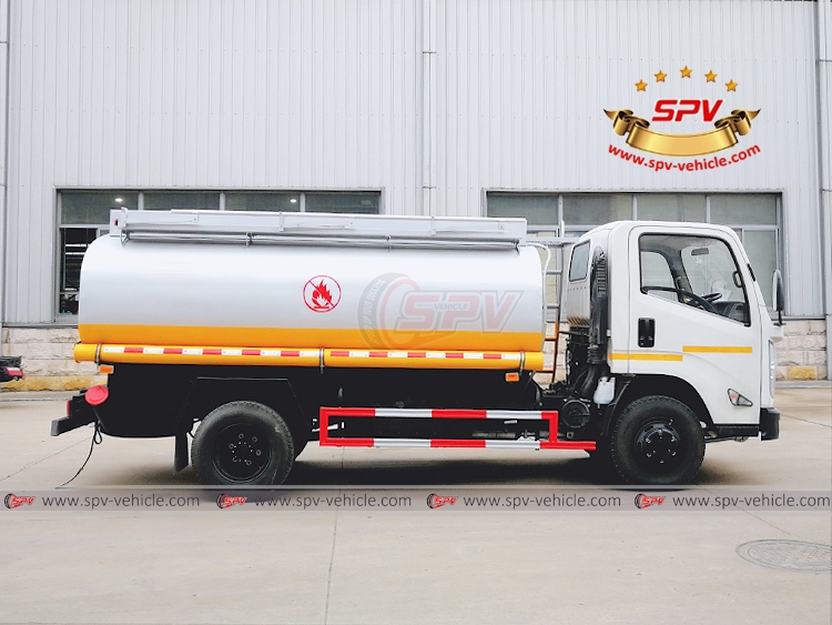 JMC 4x2 Fuel Tank Truck  - Right