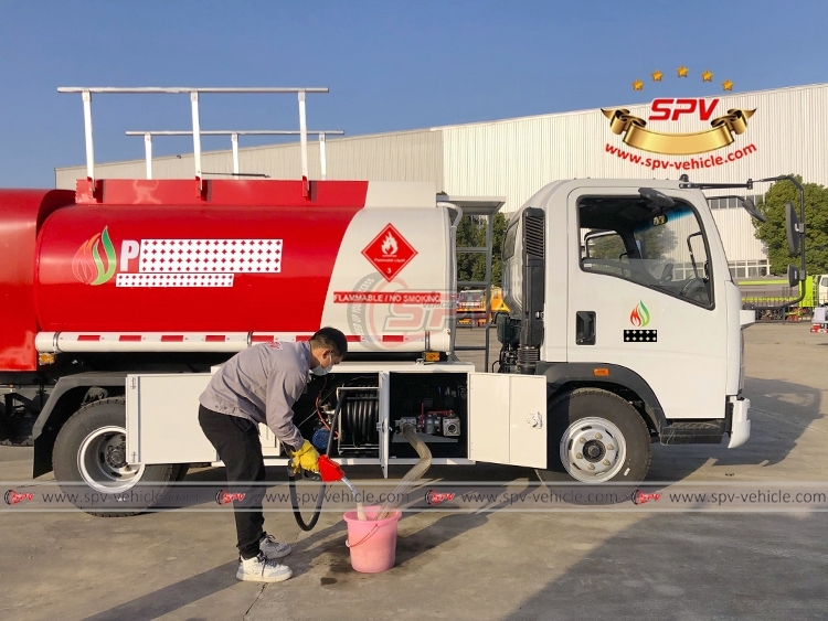 HOWO 6,000 Liters Refueler Truck