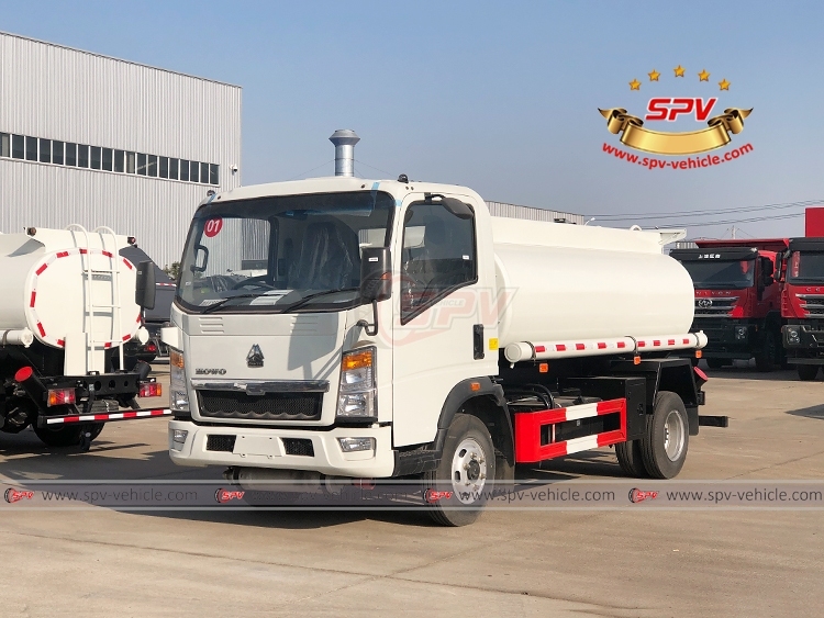HOWO 5,000 Liters Petroleum Distribution Truck