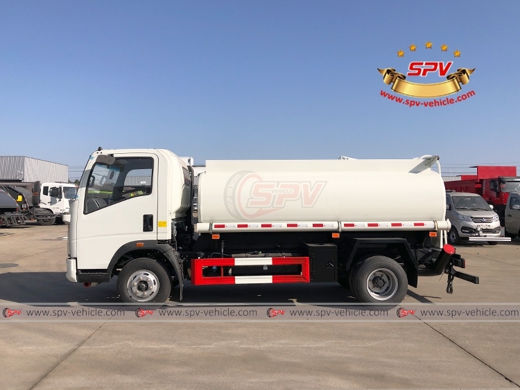 HOWO 5,000 Liters Petroleum Distribution Truck