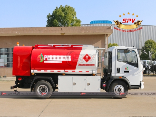 HOWO 6,000 Liters Refueler Truck