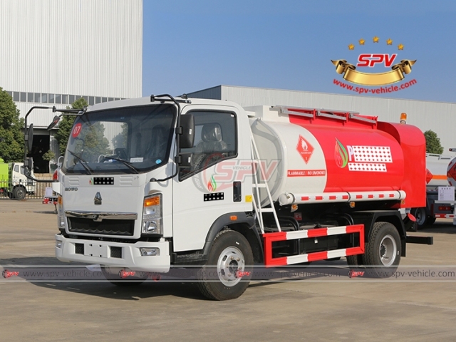 HOWO 6,000 Liters Refueler Truck