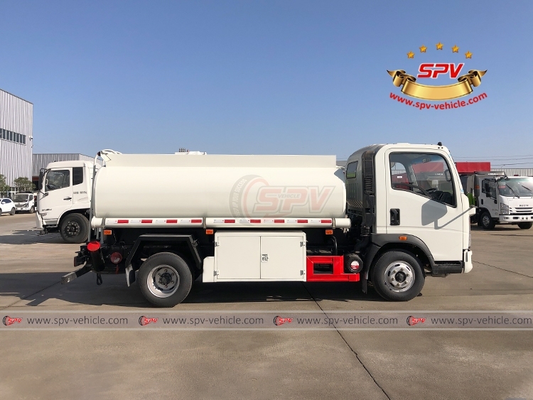 HOWO 5,000 Liters Petroleum Distribution Truck