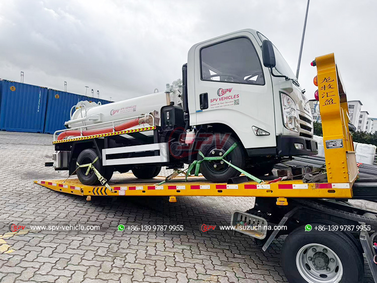 JMC 1,000 Liters Sewage Vacuum Truck Loading onto Flatbed Truck