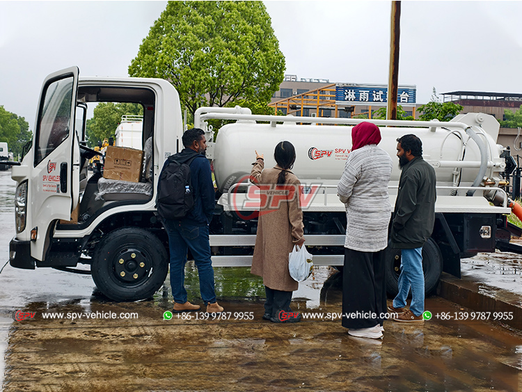 Maldives Clients Visited SPV for Inspection Sewage Collection Truck