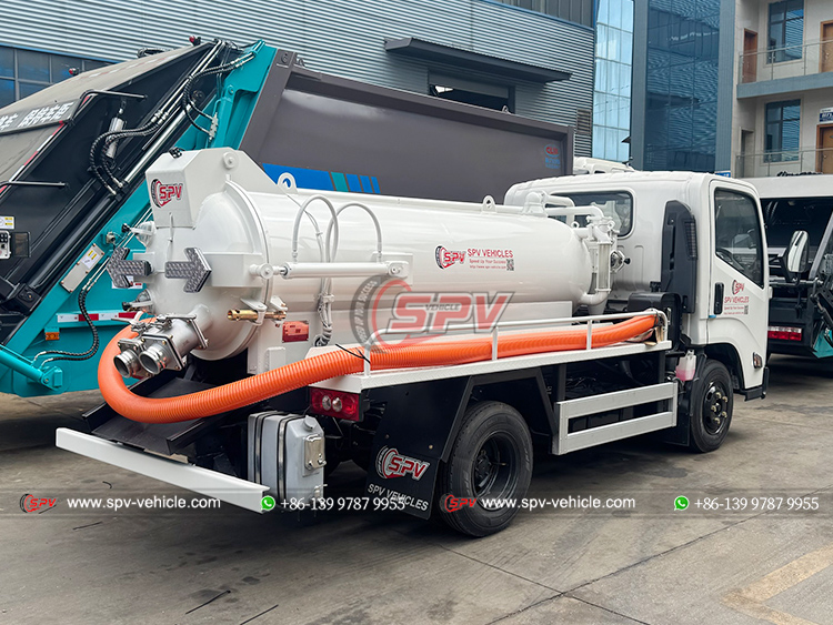 Mini 1,000 Liters Sewage Vacuum Truck to Maldives