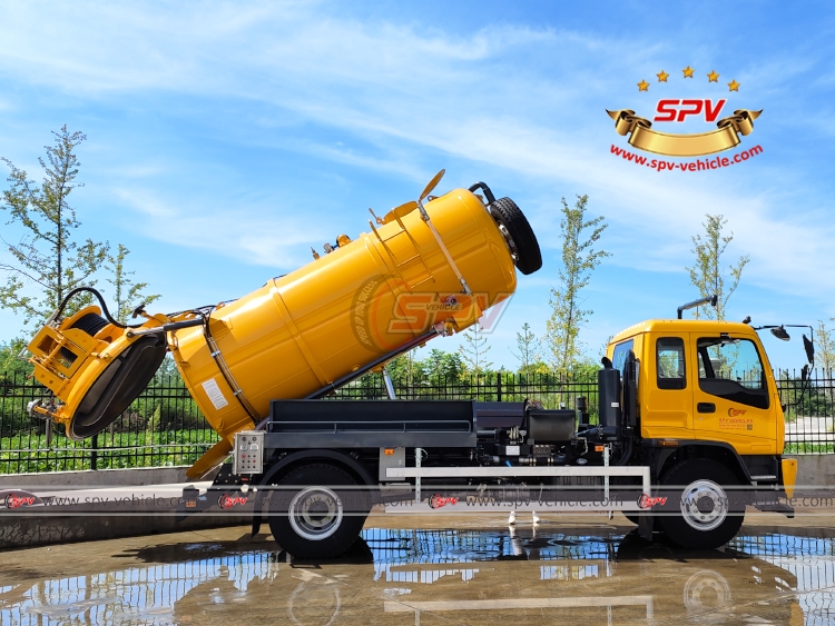 ISUZU 8,000 Litres Combined Sewage Disposal Jet Truck - Tank Lifting