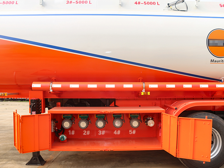 30,000 litres Gasoline Tank Semi-trailer - Discharge Box