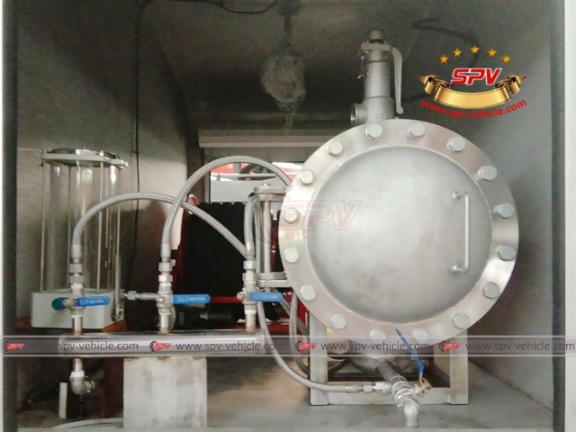 5,000 Liters Fuel Truck for Helicopter SINOTRUK 4x4