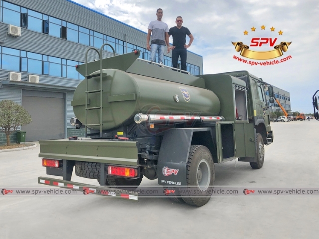 5,000 Liters Fuel Truck for Helicopter SINOTRUK 4x4