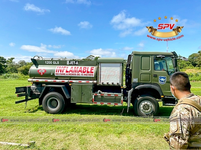 5,000 Liters Fuel Truck for Helicopter SINOTRUK 4x4