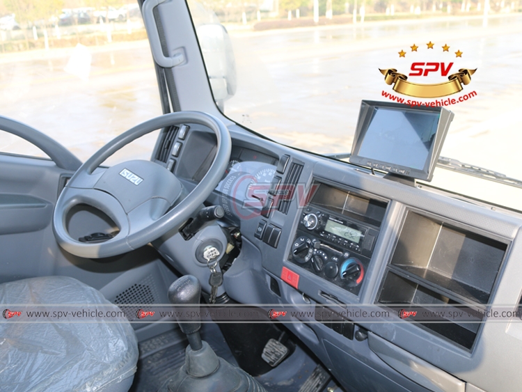 5 Ton Steel Stake Cargo Truck ISUZU - Cabin