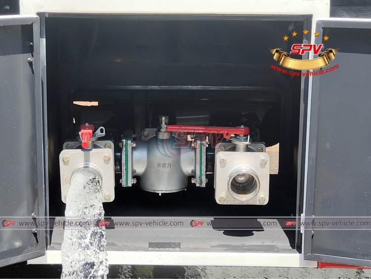 20,000 Litres Potable Water Bowser IVECO -  Discharging Water Test