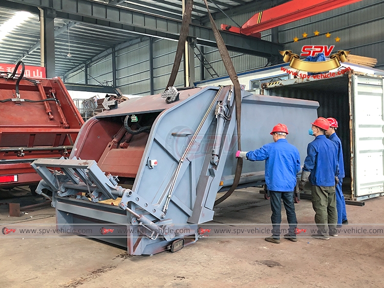 Rubbish Compressed Body Loading into Container