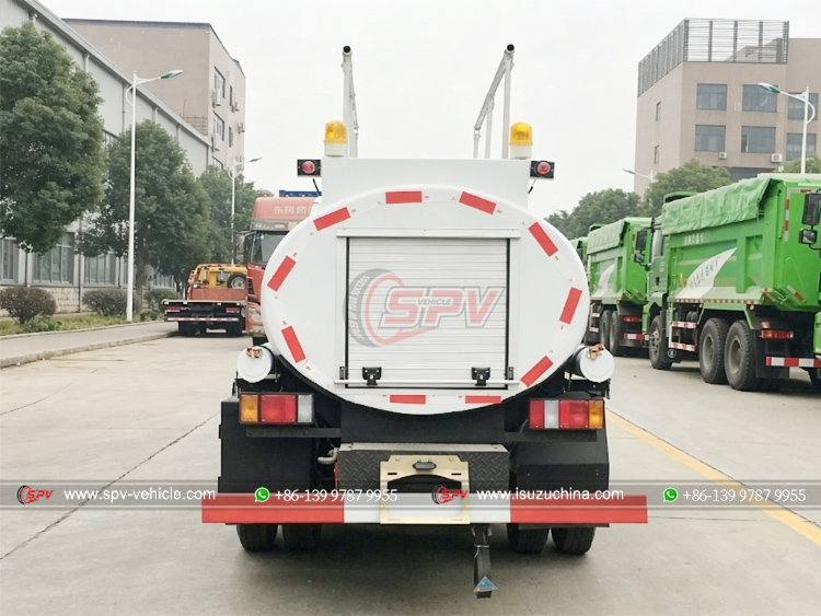 2,000 Liters Gasoline Delivery Lorry - Rear