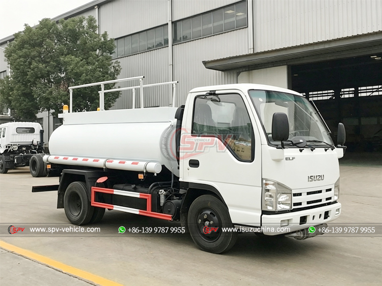 2,000 Liters Petrol Supply Truck ISUZU - Front Right