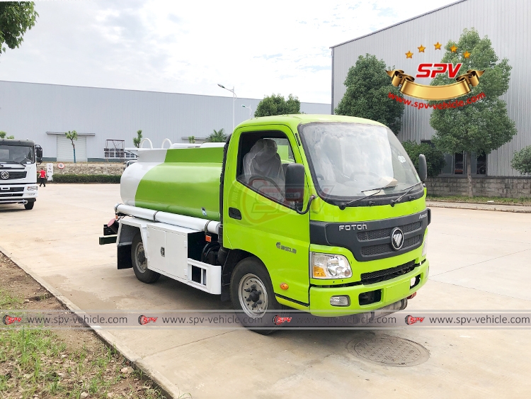 2,000 Litres Diesel Transport Truck FOTON - Front Right