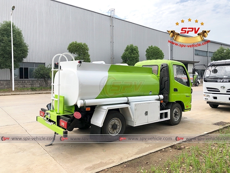 2,000 L Gasoline Hauling Truck FOTON