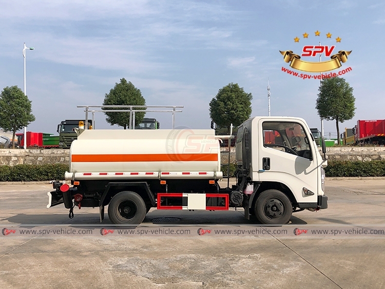 2,000 L Fuel Hauling Truck JMC RHD