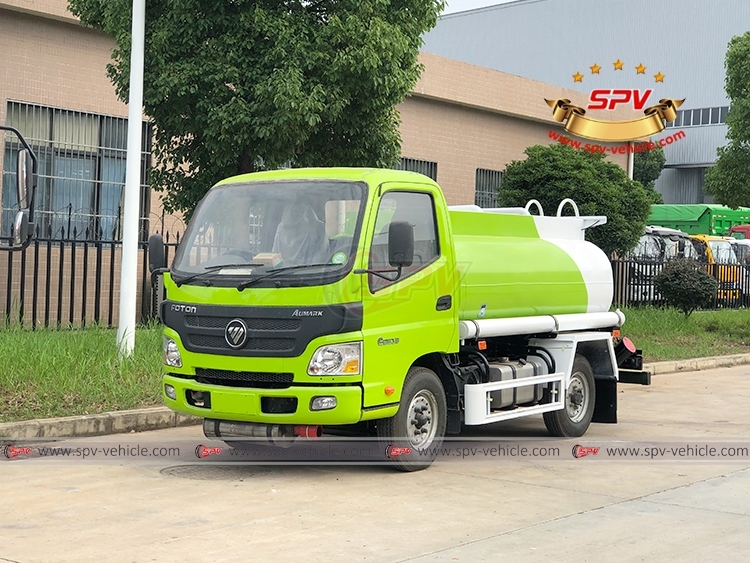 2,000 L Gasoline Hauling Truck FOTON
