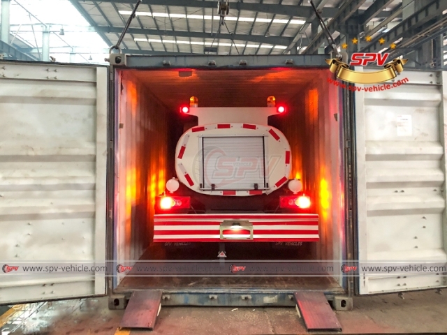 2,000 L Fuel Hauling Truck JMC RHD
