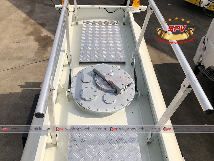 2,000 L Fuel Hauling Truck JMC RHD
