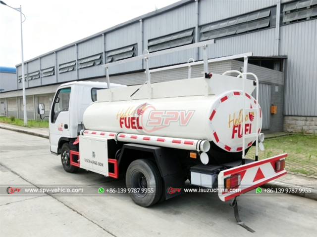3,000 Litres Diesel Hauling Truck ISUZU