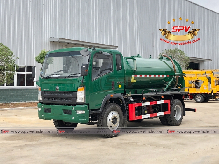 6,000 Litres Sludge Disposal Vehicle Sinotruk -Front Left