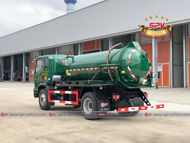 6,000 Litres Waste Water Collection Truck Sinotruk - Rear Left