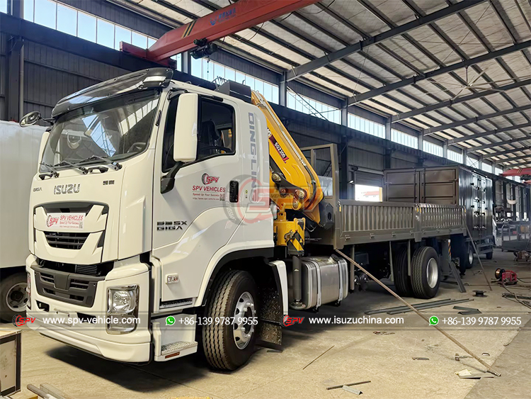 Cargo Truck with Crane ISUZU in SPV Factory