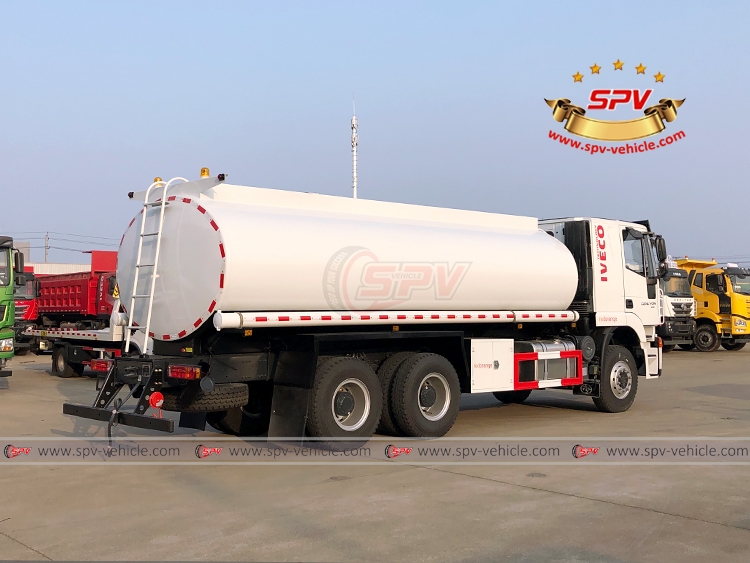 18,000 Litres Petroleum Delivery Truck IVECO - Rear Right