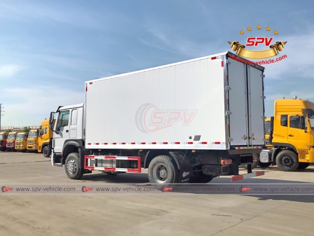 10 Tons Reefer Van Truck SINOTRUK