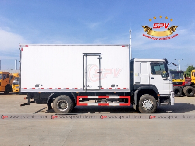 10 Tons Isothermal Van Truck Sinotruk