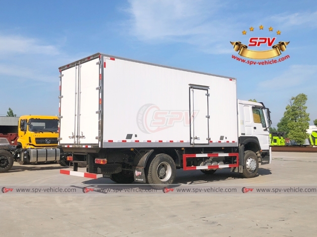 10 Tons Isothermal Van Truck Sinotruk