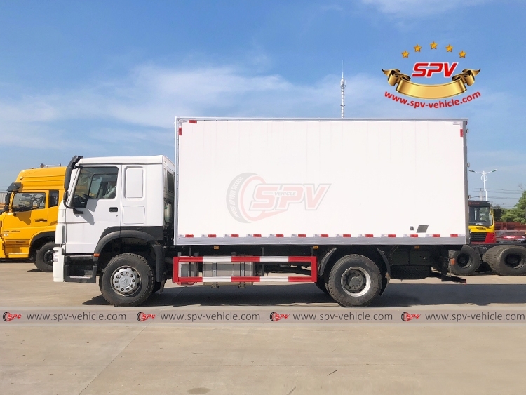10 Tons Isothermal Van Truck Sinotruk