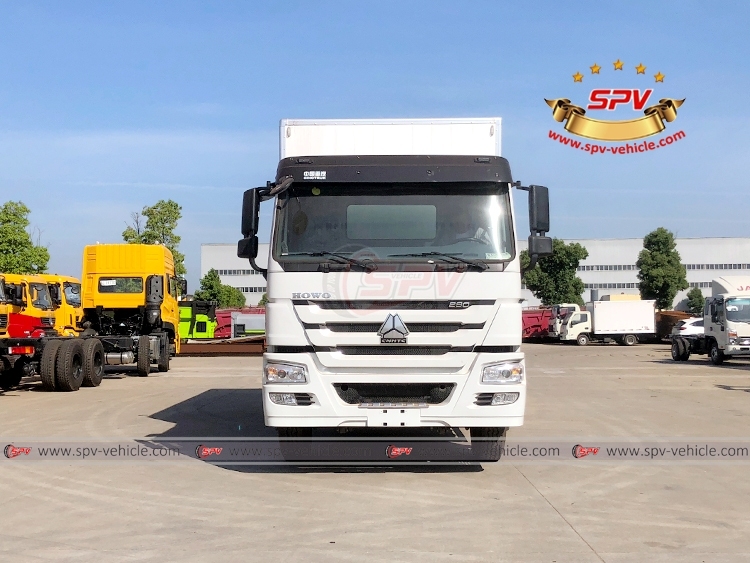 10 Tons Isothermal Van Truck Sinotruk