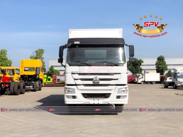 10 Tons Isothermal Van Truck Sinotruk