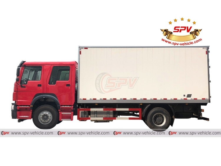 4x4 Double Cabins Insulated Box Van SINOTRUK