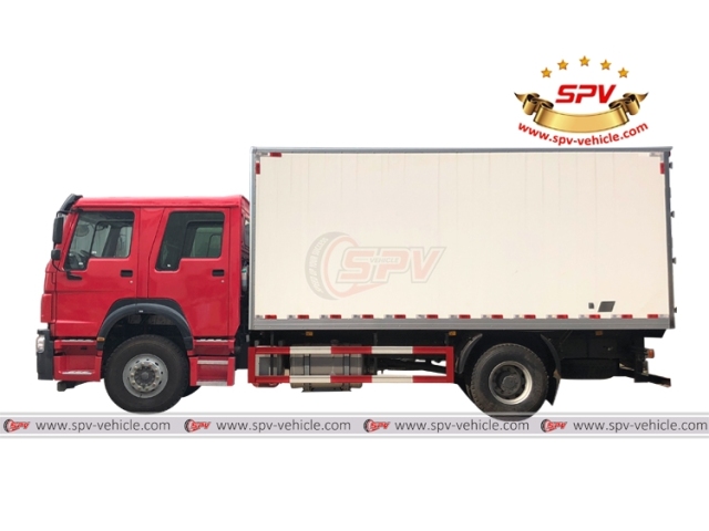 4x4 Double Cabins Insulated Box Van SINOTRUK