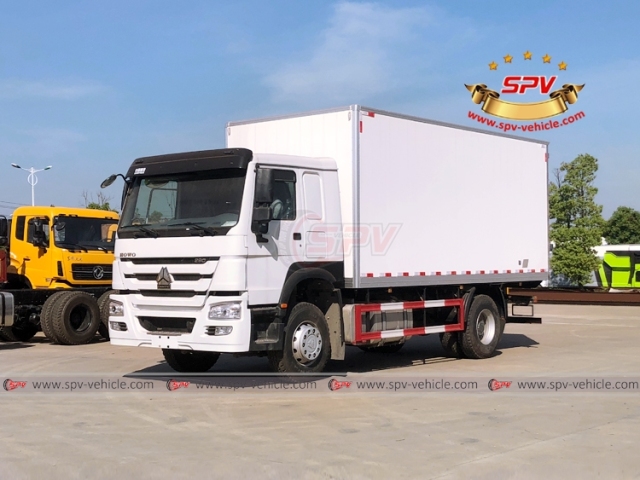 10 Tons Isothermal Van Truck Sinotruk