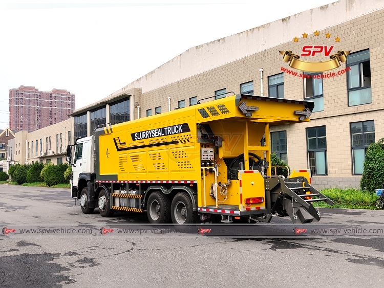 Pavement Slurry Sealing Truck Sinotruk - Rear Left