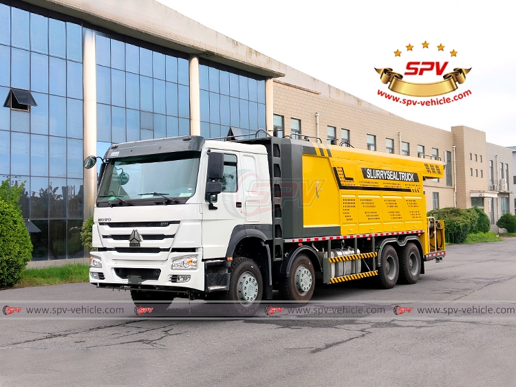Slurry Sealing Truck SINOTRUK - Front Left